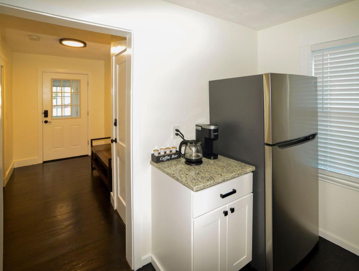 Modern Two Bedroom Condo - Boston Stoneham Exterior foto